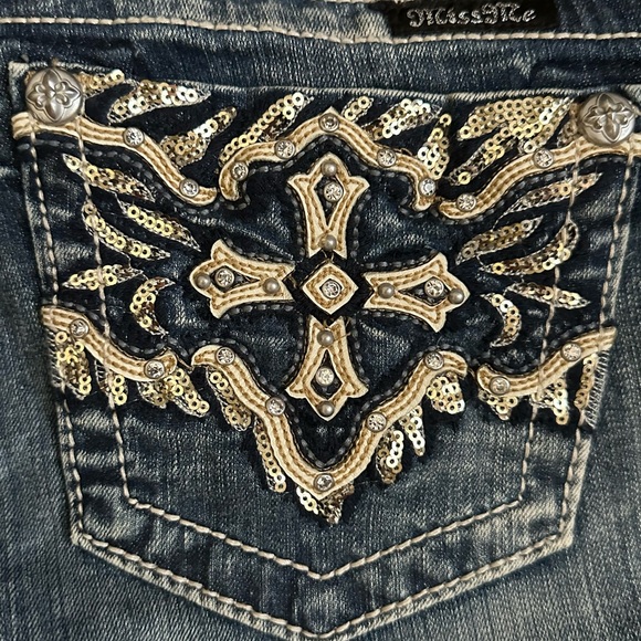 Miss Me Boot Cut Cross Leather Sequin Pocket Signature-Rise Med Blu Jean JW59378 - Picture 5 of 6